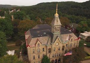 鸟瞰美国日内瓦大学校园风景